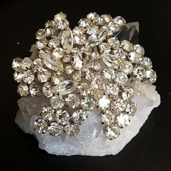 Huge Vintage Rhinestone Pinwheel Brooch - Picture 4 of 7